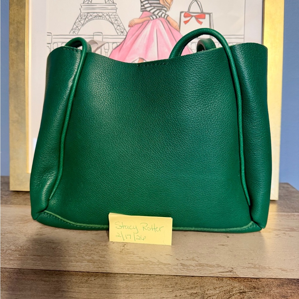 Medium Bacalar Verona from Portland Leather Goods. Can’t purchase online.
